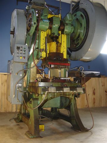72Ton, V & O, Model 5 1/2,36 X28 X2 1/2 Bed,12 X18 RAM,40 SPM,2 Dia Shank Hole,'47