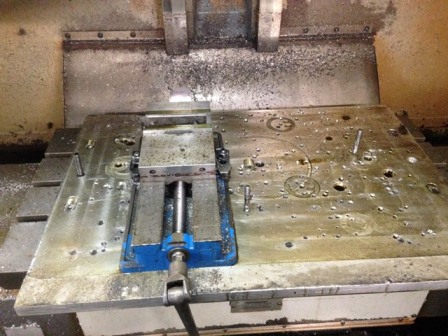 31.5 X, 20 Y, 19.7 Z, Bridgeport 760, 39 x19.3 Tbl,Max load 1,650 Lbs.,6K RPM,BT40, DX32 Control, 240V,3PH,60Hz,'96